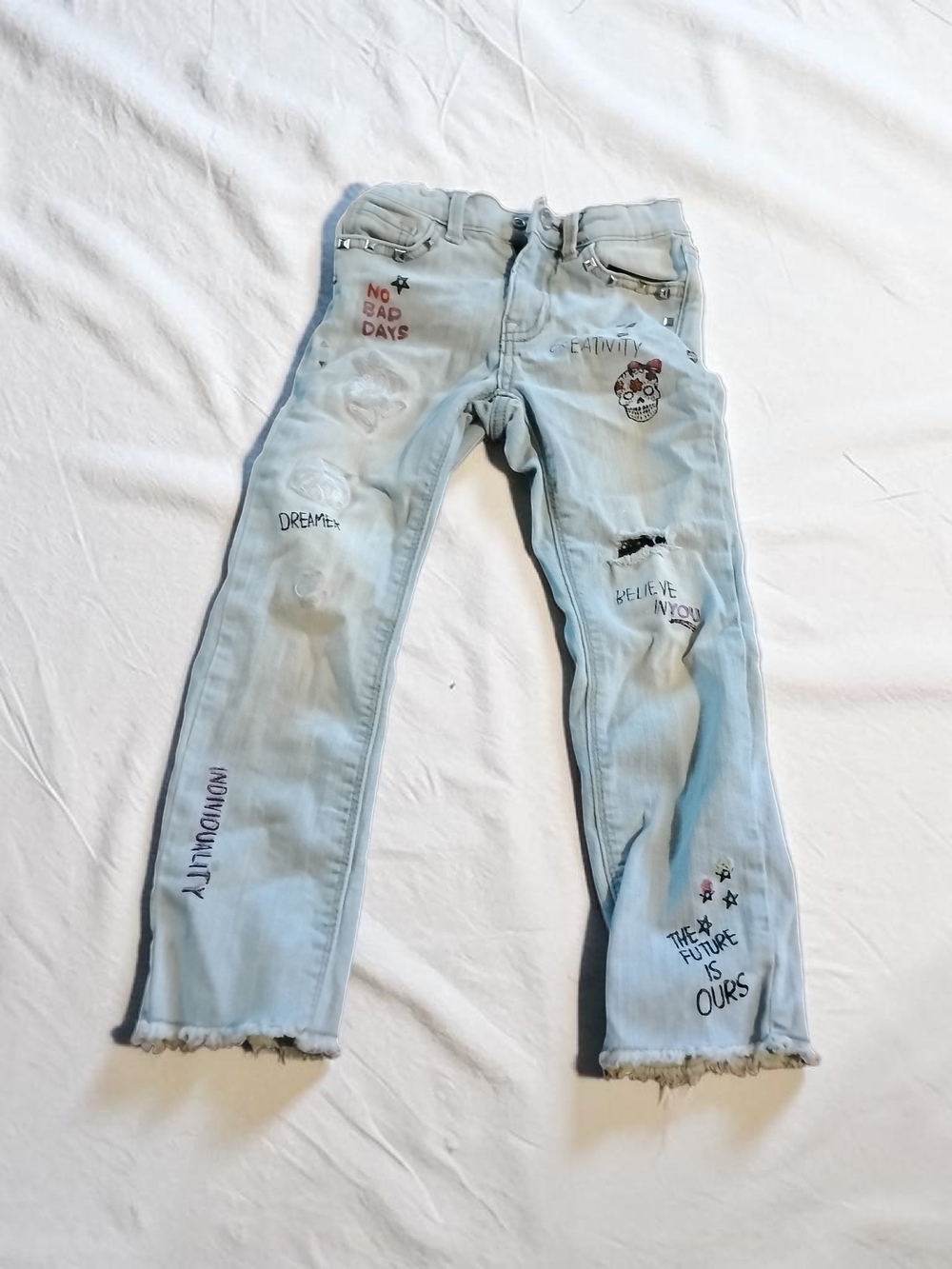Light Wash Graphic Slim Jeans with Embroidered Slogans